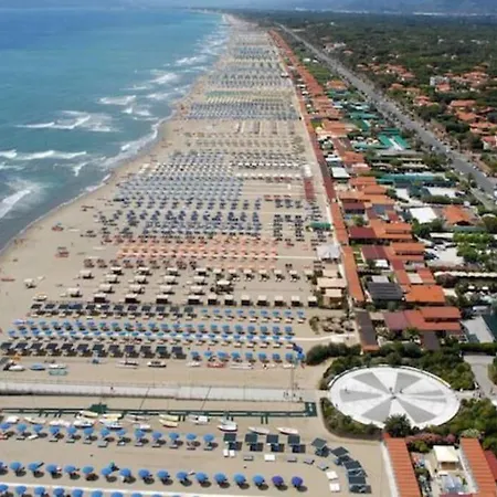 Sea Sun And Spaghetti * Cinquale